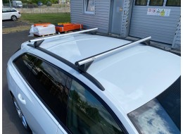 Poprzeczna belka aluminiowa z zamkiem ROOF RACK IN 1, 120 cm, nośność 90 kg